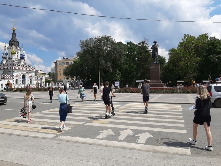 В Саратове на самокатчиков составляют протоколы