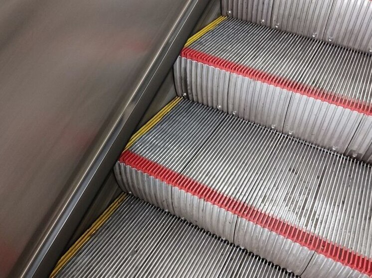 Метро Петербурга стало местом травм для 48 детей за полгода