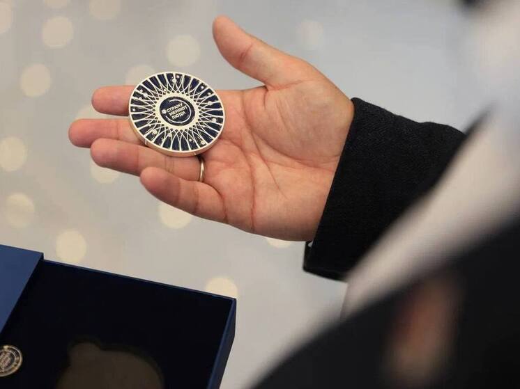  Восемь жителей Иркутской области удостоены премии "Страну меняют люди"