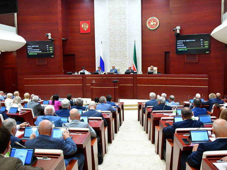 Среди основных тем заседания парламента Татарстана 17 июля стали принятые недавно на федеральном уровне государственные образовательные стандарты и новый проект закона, который касается родных языков