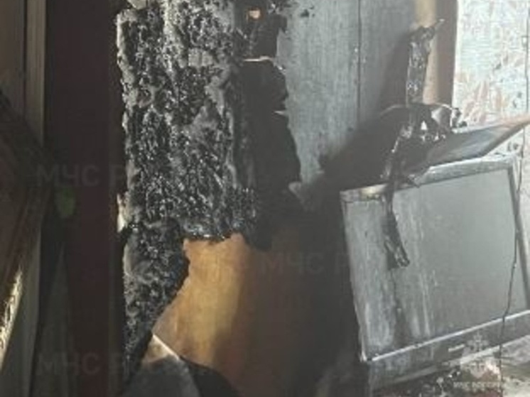 Огонь в калужской квартире тушили 15 пожарных