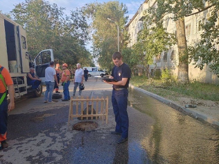 Двое волгоградских коммунальщиков погибли в канализационном колодце