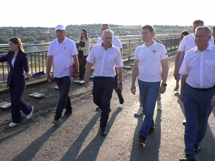 Замглавы Минтранса проинспектировал объекты дорожного строительства в Волгограде