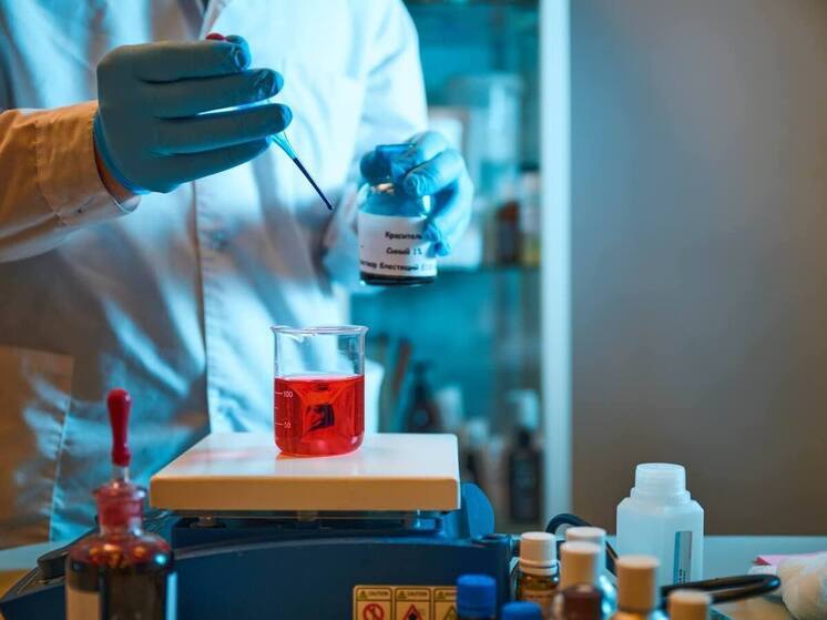 Ликсутов сообщил о росте производства косметических товаров