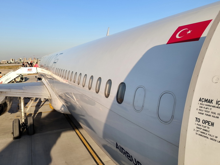 Два летевших во Внуково самолета из Турции из-за ограничений перенаправили в Пулково