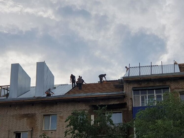Ремонт крыши в доме на Горького в Чите почти завершен