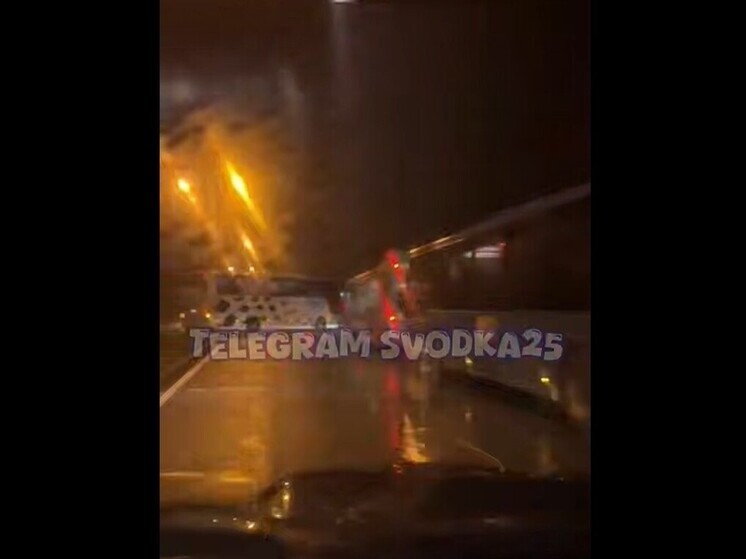 Два автобуса попали в ДТП на Русском острове во Владивостоке