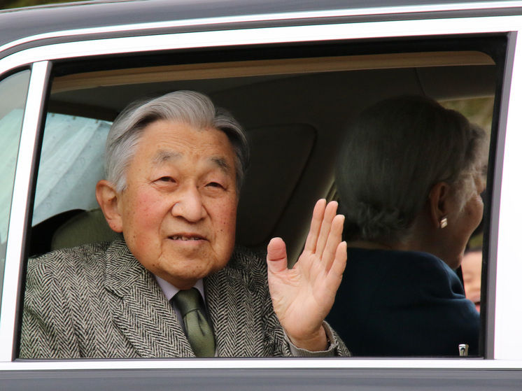 Kyodo: 91-летнего почетного императора Японии Акихито выписали из больницы
