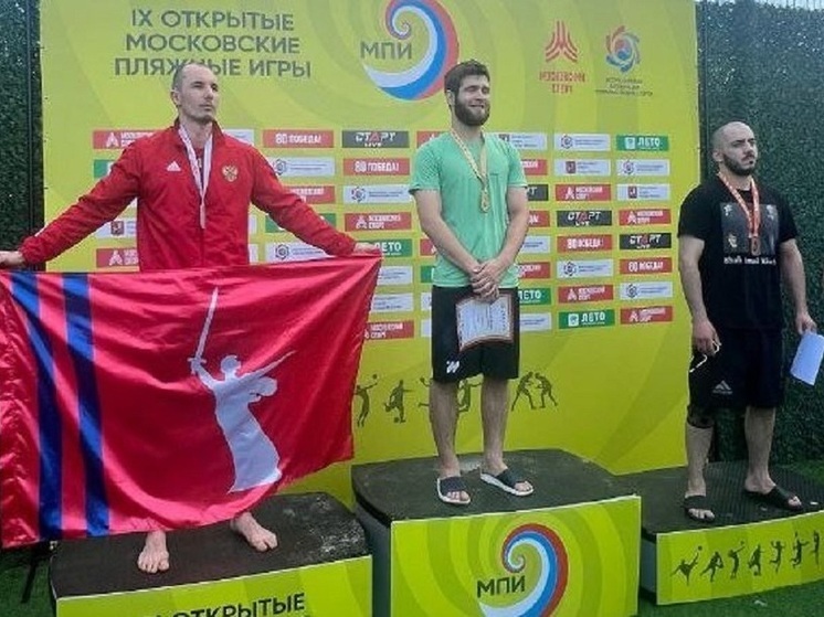 Morador de Volgogrado conquista prata no campeonato russo de luta livre de praia