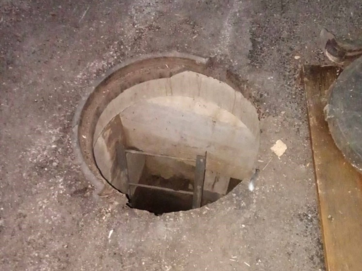 В Каменске-Уральском двухлетний ребенок упал в коллектор