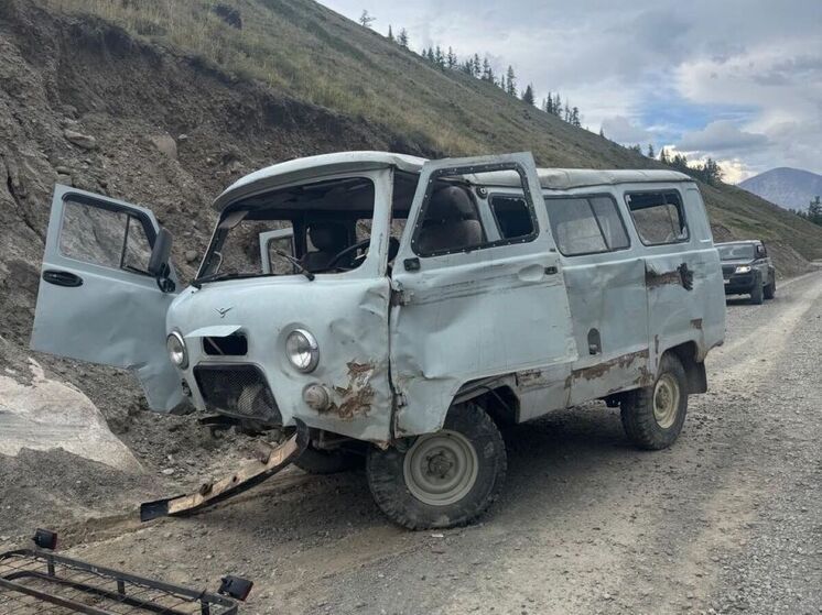 Два человека попали в больницу после аварии с двумя «УАЗиками» на Алтае