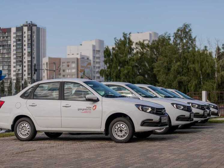 Районным МФЦ Алтайского края передали ключи от новых автомобилей