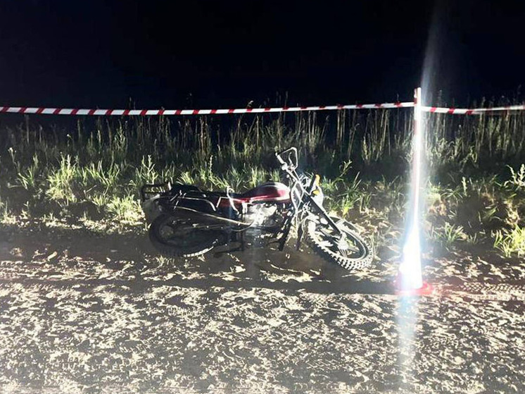 В Валдайском округе не совладавший с железным конем мотоциклист упал на дорогу