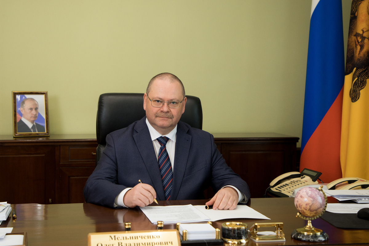 Олег Мельниченко поздравил сотрудников пожарного надзора с профессиональным праздником