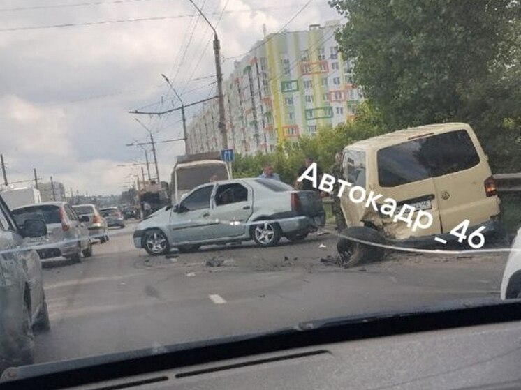 В Курске на Энгельса разбились два автомобиля