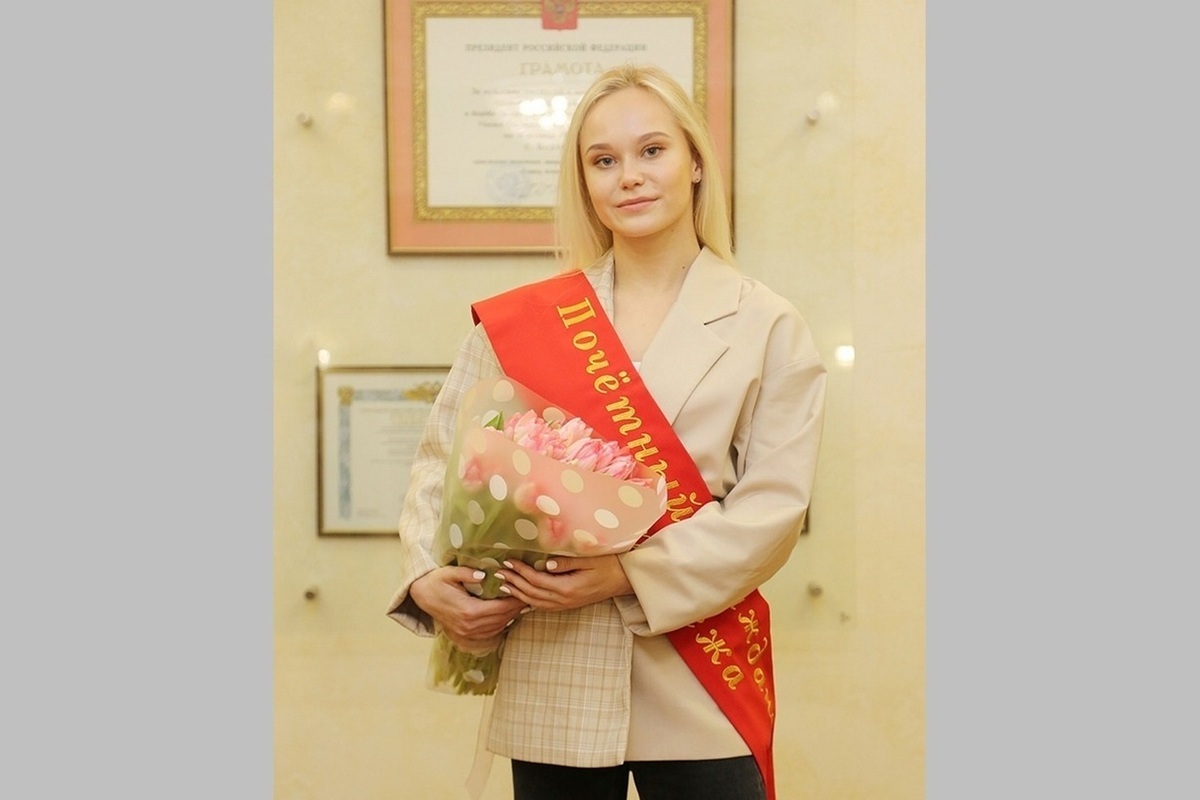 Глава Воронежской области поздравил гимнастку Ангелину Мельникову с 25-летием