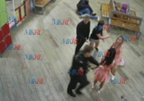 Выяснились детали задержания двух сестер-близнецов за нападение на полицейских в торговом центре «Авиапарк» на севере Москвы