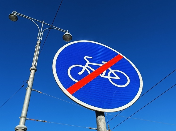 В Екатеринбурге велосипедист снес шлагбаум