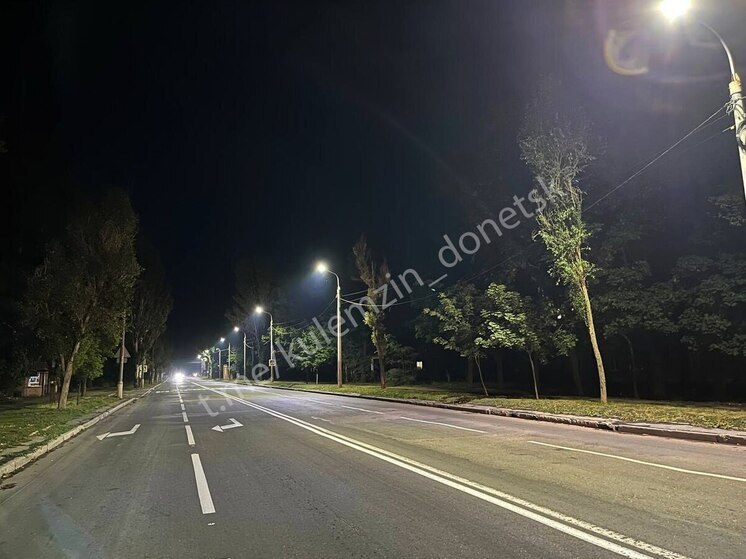 В Донецке ведутся работы по восстановлению наружного освещения