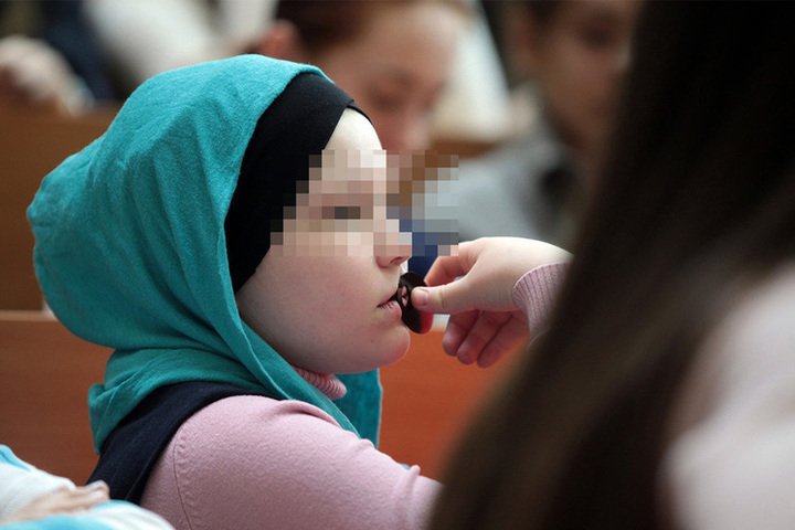Занятую женщинами в платках и никабах детскую площадку под Москвой сняли на видео