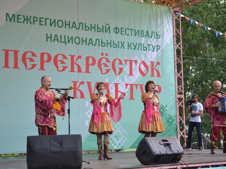 В Змеиногорске состоялся межрегиональный фестиваль «Перекресток культур»