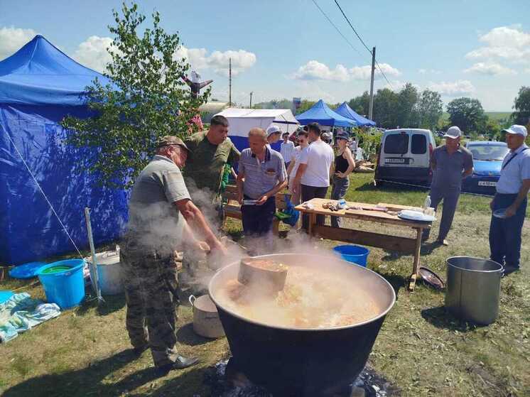 На Дне поля – 2025 пензенские рыбоводы угостили гостей ухой из местной рыбы