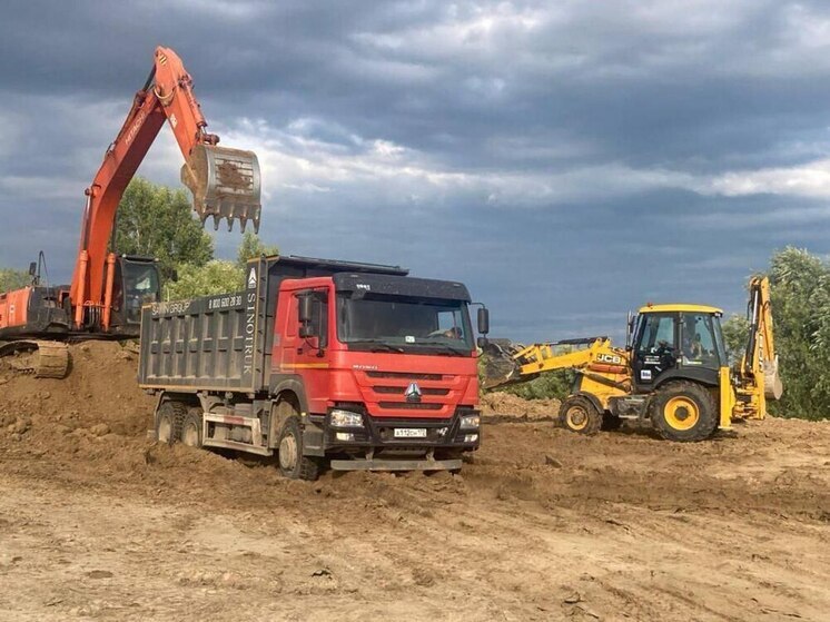 В Тюменской области строят противопаводковую дамбу