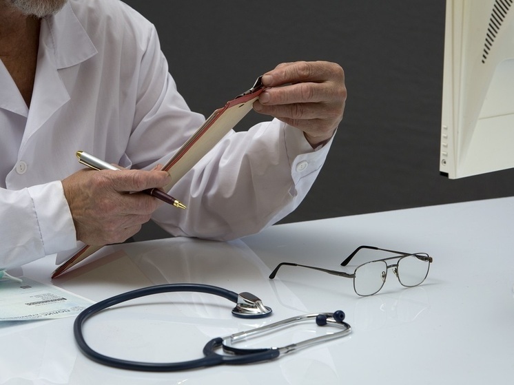 Депутат Ткачев: врачей могут обязать печатать рецепты из-за жалоб граждан