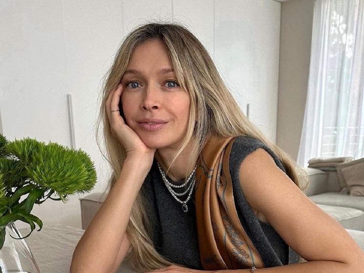 43-летняя певица Вера Брежнева (настоящая фамилия Галушка) поделилась кадрами с танцевальной тренировки. Экс-участница группы «ВИА Гра» показала располневшую фигуру в облегающем наряде.