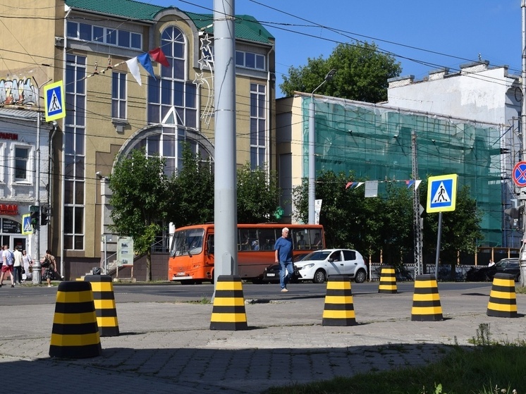 В Иванове установят 120 ярких антипарковочных столбиков