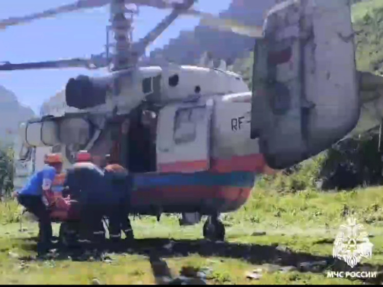 На вертолете эвакуировали туристку, которой стало плохо на Кислых источниках в КЧР