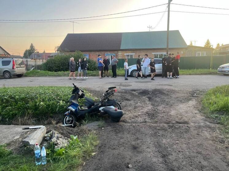 В Омске два парня пострадали в ДТП с мопедом