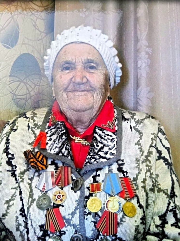 В Туве с 95-летним юбилеем  поздравили Струкову Матрёну Ильиничну