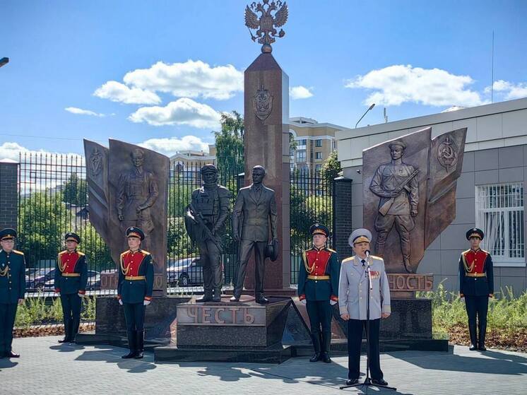 В Чебоксарах открыт памятник сотрудникам органов безопасности