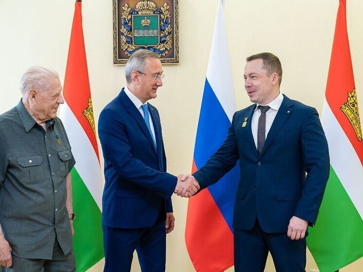 Калужский губернатор присвоил почётное звание строителю Полежаеву