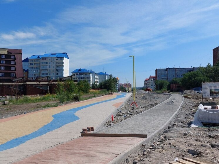 Саяногорский бульвар «На семи ветрах» закатывают под плитку