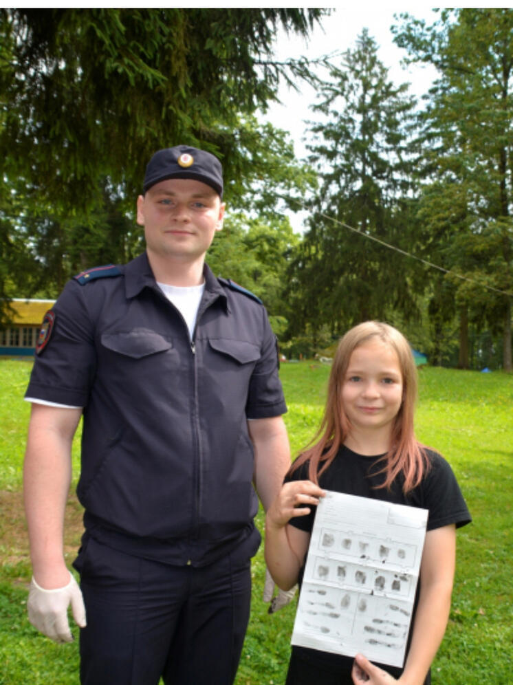 В Смоленске полицейские познакомили подростков с профессией эксперта-криминалиста