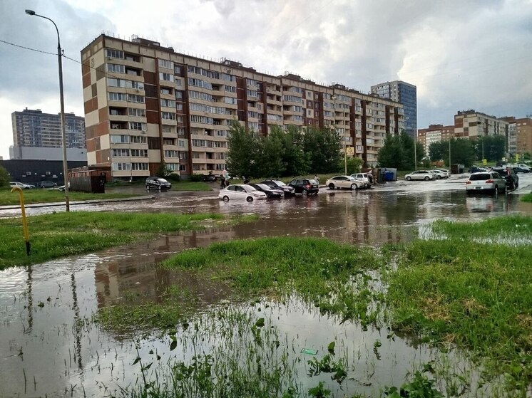На Новосибирскую область идут новые ливни и град