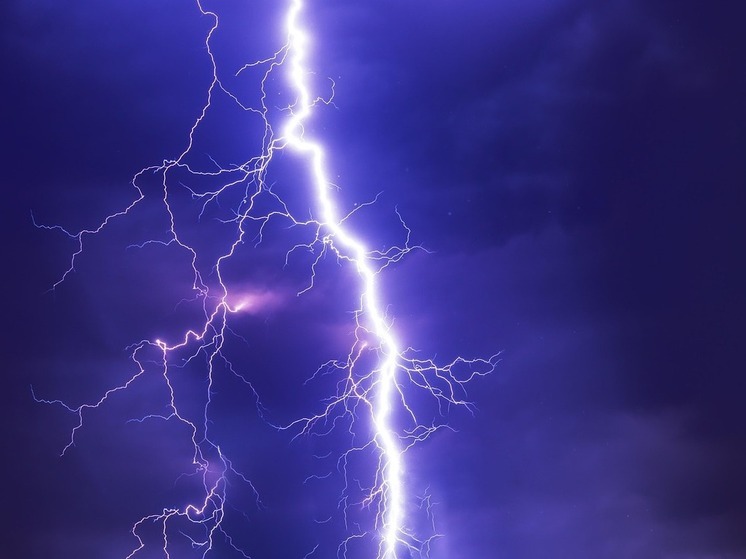 Гроза, ливень и град идут на Калугу