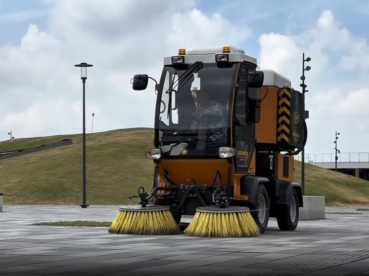 Улицами Благовещенска займется новая подметально-уборочная машина – «Sweeper»