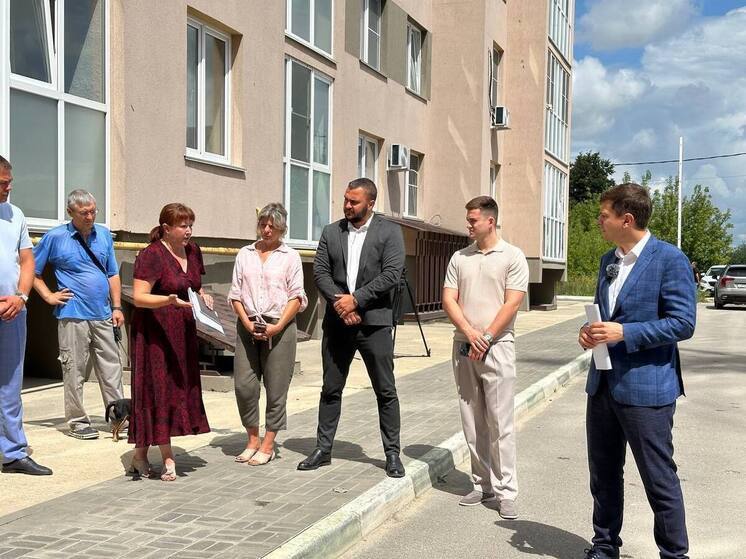 Более 50 окон заменили в доме, пострадавшем от атаки БПЛА в Ельце