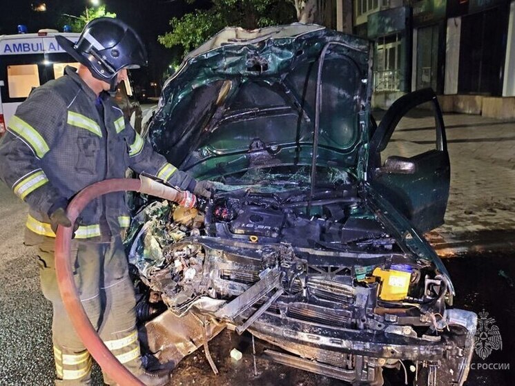 Два водителя пострадали в ночной аварии в центре Донецка