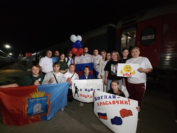 Серебряного призёра первенства Европы по боксу Богдана Керимова встретили на родине в Тамбове