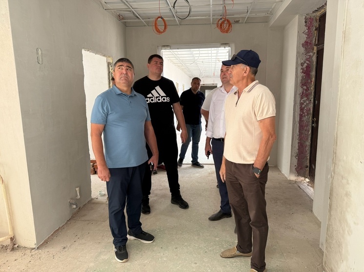 В Уфе глава района оценил ход капитального ремонта в школе №18