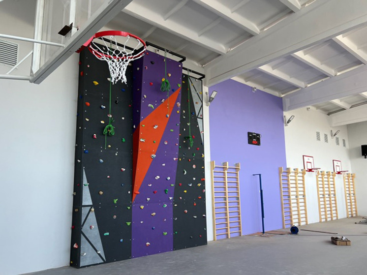 В Молодежном центре Старой Руссы установили оборудование в спортзале