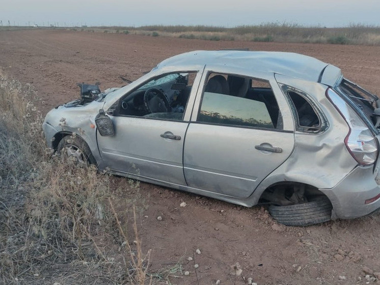 В Волгоградской области «Лада Калина» вылетела в кювет, пострадал водитель