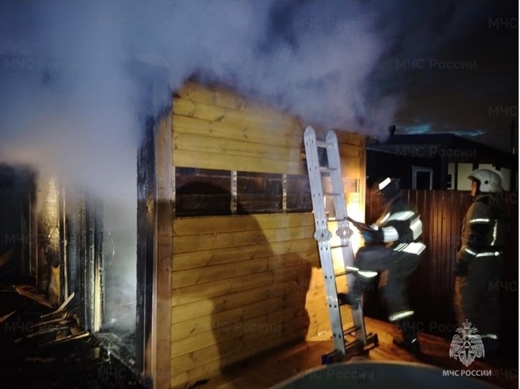 Две бани сгорели за ночь в Екатеринбурге