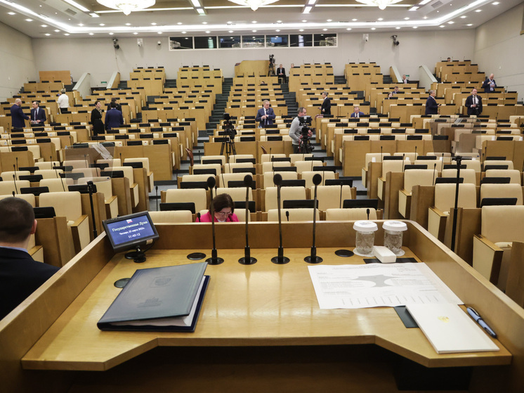 В стенах Госдумы РФ прозвучала новая инициатива — позволить девятиклассникам, не сдавшим основной госэкзамен (ОГЭ), бесплатно обучаться по рабочим специальностям
