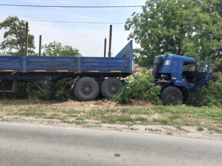 В Аксайском районе Ростовской области произошло жесткое ДТП с КАМАЗом