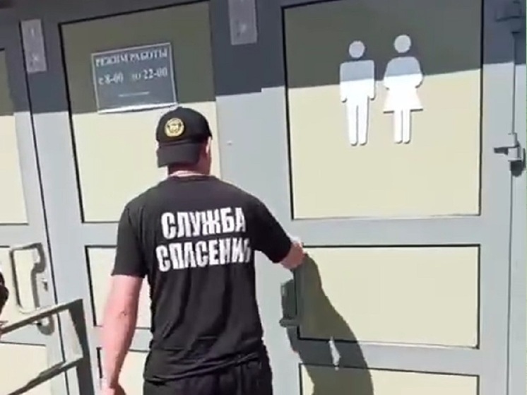 И смех, и грех: костромским спасателям пришлось выручать мужчину, застрявшего в туалете 